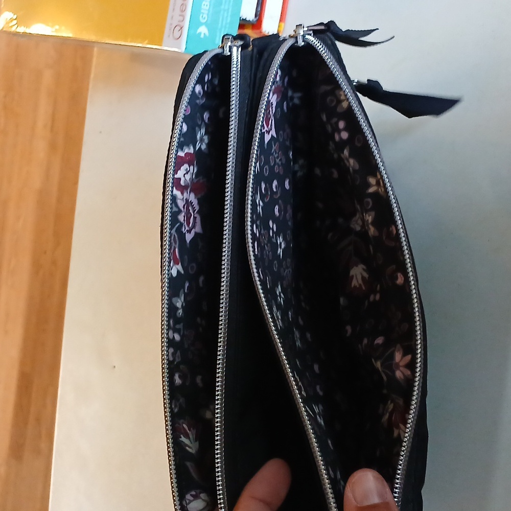 Vera Bradley Triple Compartment Crossbody bag No Strap - Picture 3 of 8
